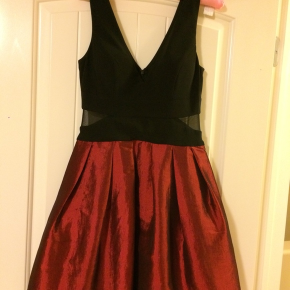 Xscape Party Dress, Size 4 - Picture 2 of 4